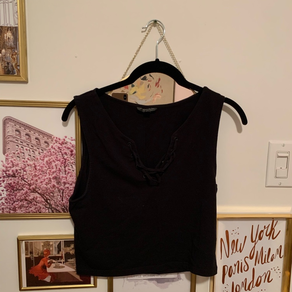 Black muscle tee